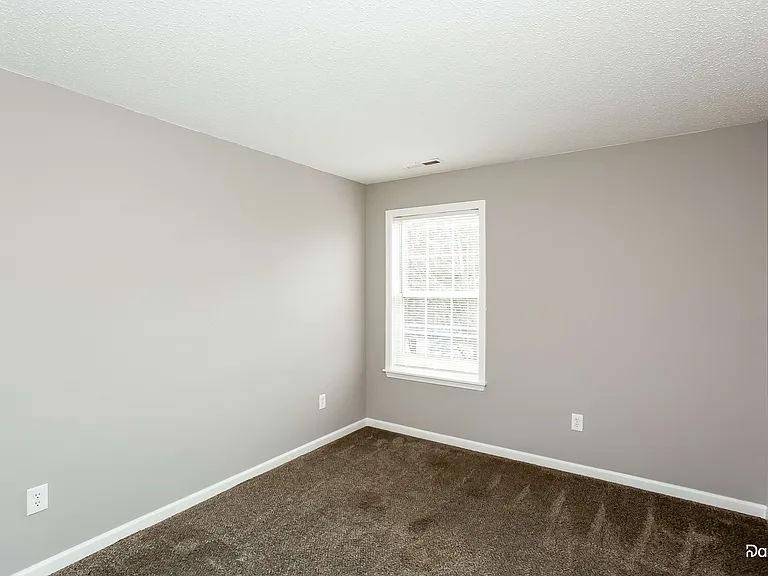 6535 Locust Grove Dr — Photo 13