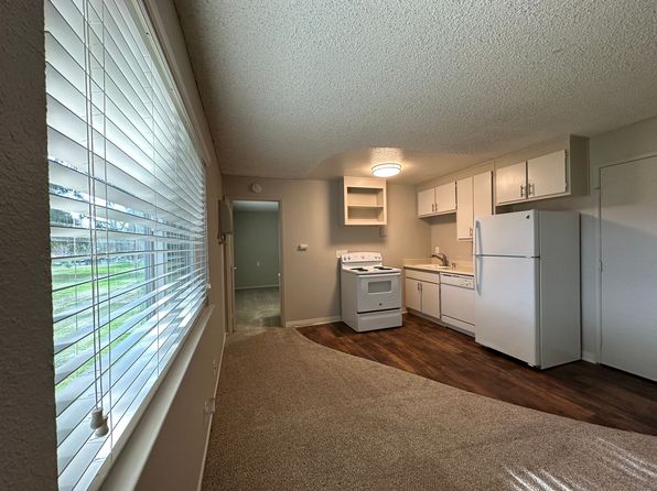 1616 E St APT 5