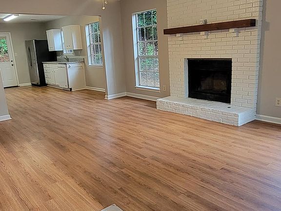 4th image of 4921 Farmstead Ct
