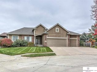 19302 K Cir, Omaha, NE 68135