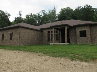 137 River Rd, Ellwood City, PA 16117