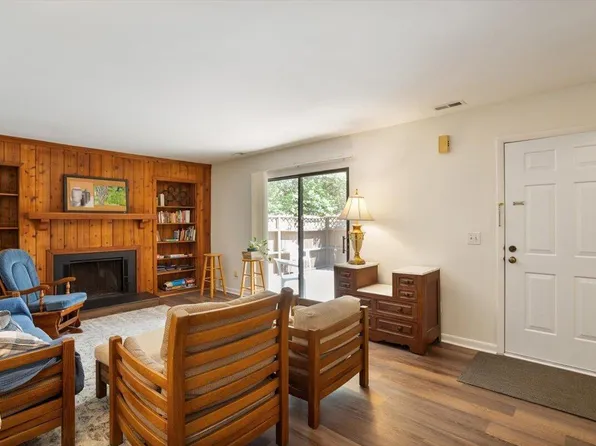 163 Springberry Ln, Chapel Hill, NC 27517