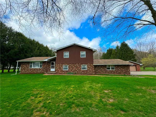 75 Macrae Dr, Grove City, PA 16127