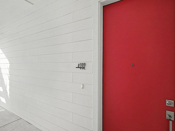 2nd image of 2217 N Fitzhugh Ave #202