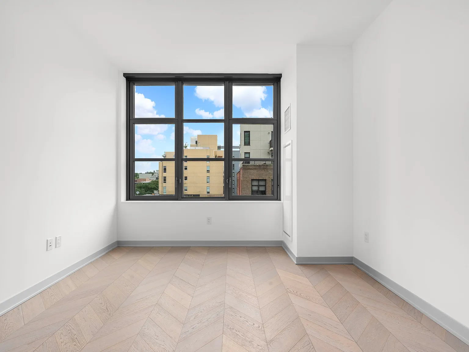 180 Front Street — Photo 3