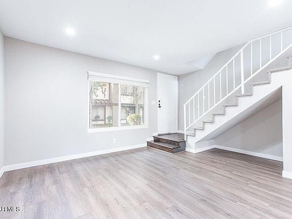 3rd image of 19036 Archwood St Unit 7