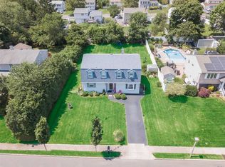 24 Glide Ln, Holtsville, NY 11742
