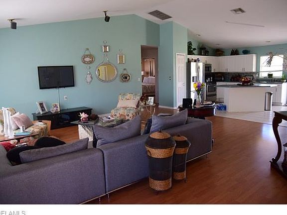 3rd image of 207 Reaville Ct