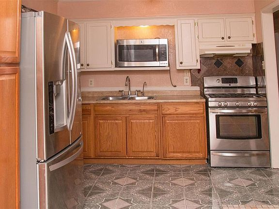 2nd image of 2101 Navarro Dr