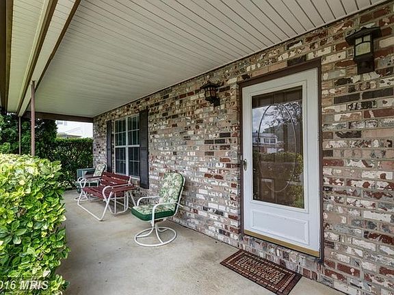 3rd image of 804 Uphill Ct