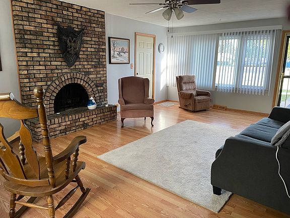 3rd image of 318 Morse Dr