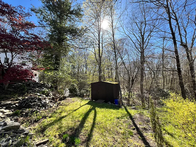 73 Hemlock Rd — Photo 3