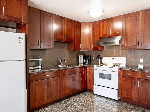4th image of 132 Santa Dominga Ave #4