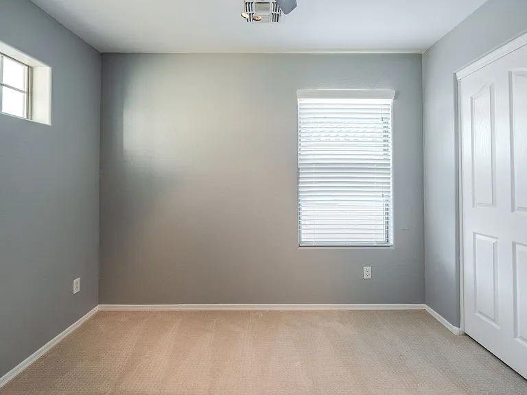 1546 E Nightingale Ln — Photo 58