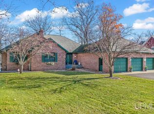 N3860 N Grand Oak Dr, Iron Mountain, MI 49801