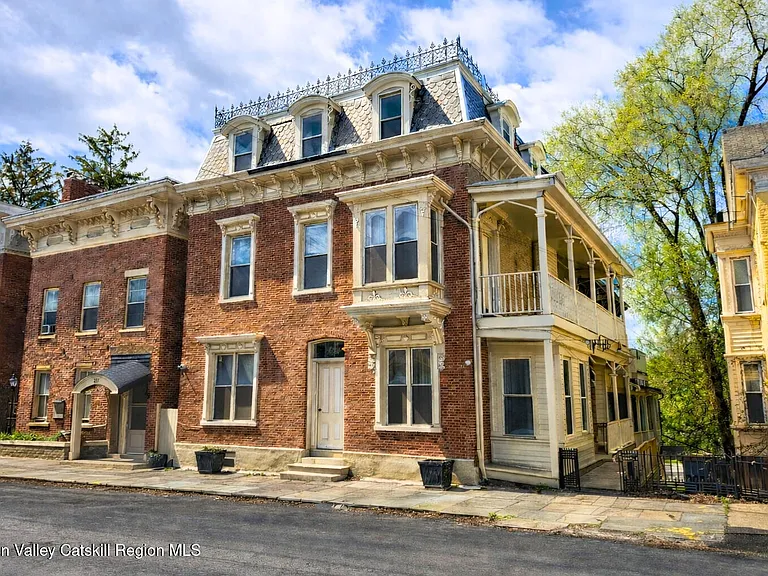 261 Main St #6 — Photo 4