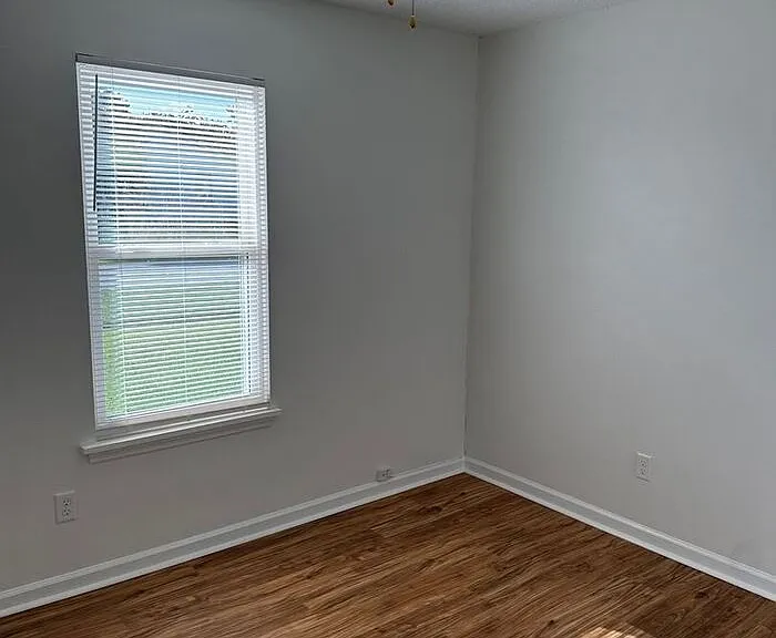 1301 Linwood Dr — Photo 7