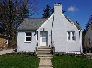 206 Northlawn Ave, East Lansing, MI 48823