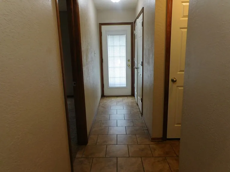 409 S 2nd St — Photo 3