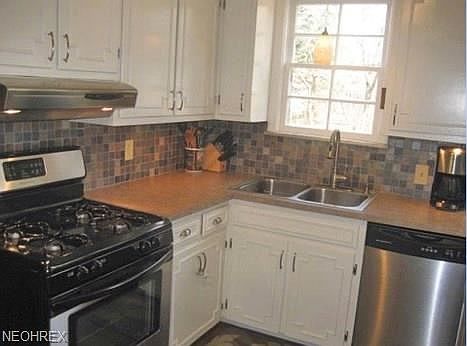4th image of 1353 Villa Dr