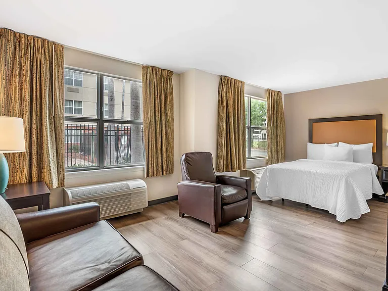 Deluxe Studio - 2 Full Beds