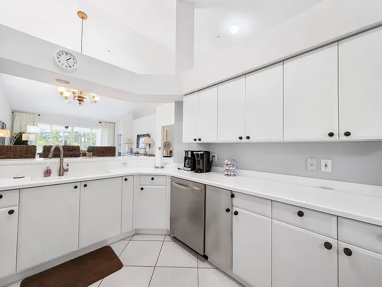 8175 Celeste Dr #1230 — Photo 11