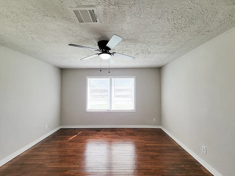 5815 Southseas St — Photo 24