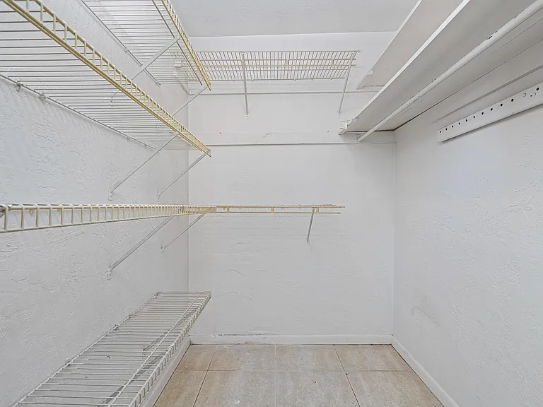 3960 12th St N #4 — Photo 7