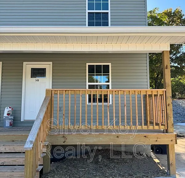 141-155 Oak St #155 — Photo 2