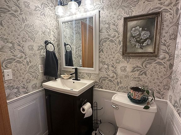 5th image of 306 N Kenwood Blvd