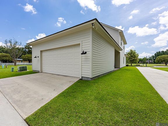 5th image of 336 Sycamore Cir