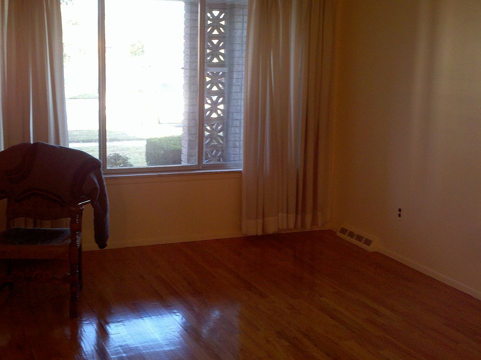 2nd image of 2712 Girard Dr