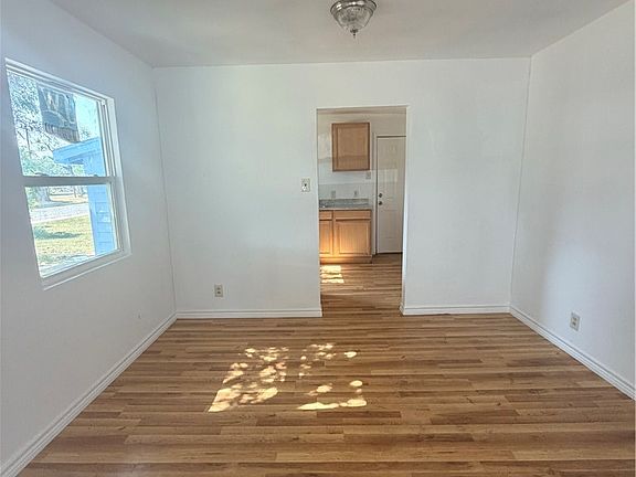 3rd image of 932 S 16th St