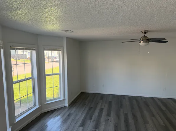 1009 Cody Dr, Columbia, TN 38401