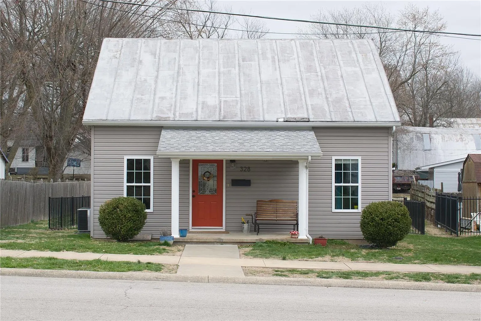 328 S Main St photo 1