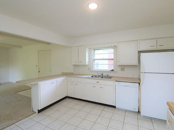 5th image of 1175 Venetian Way