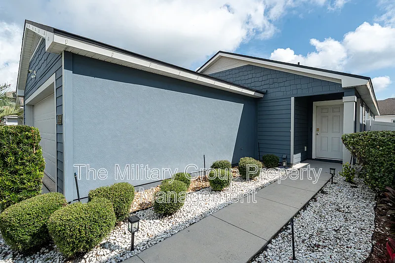 3 bed, 2.0 bath, 1436 sqft, $1,900 — Photo 2