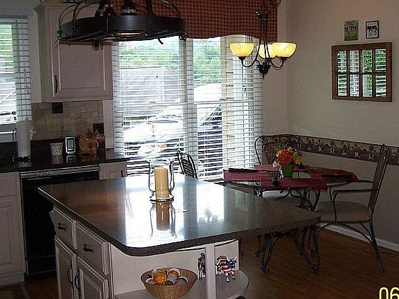 4th image of 243 Ancient Oaks Dr