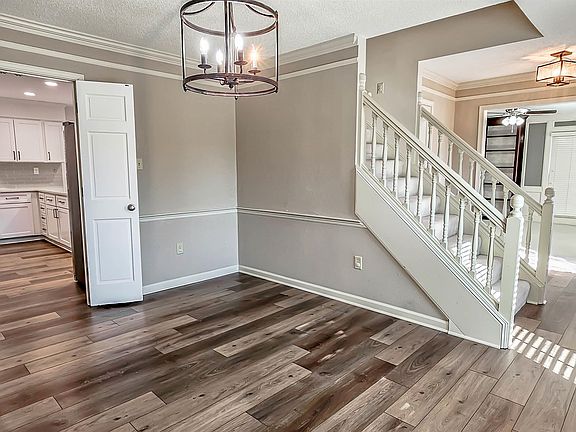 5th image of 9148 Sycamore Creek Cv
