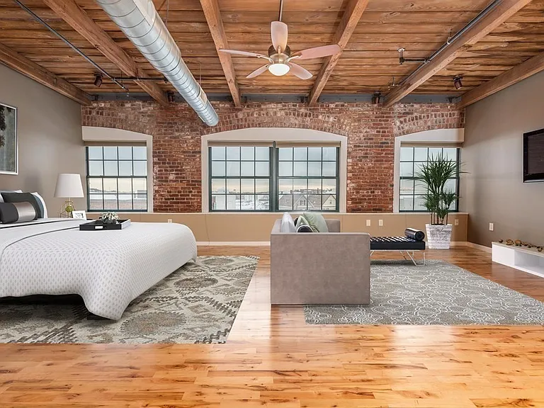 210 Broadway #404 — Photo 1