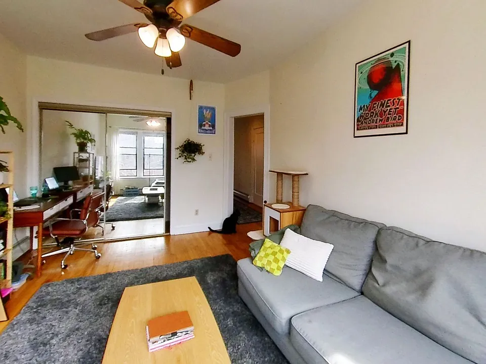 1900-10 W Berteau Ave #4201-03