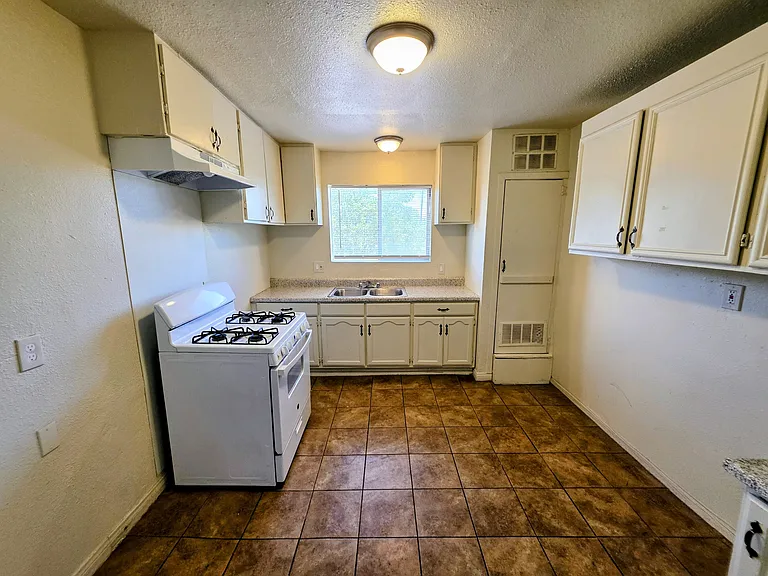 238 S Allen St #B — Photo 2