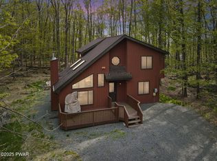 9 Roamingwood Rd, Lake Ariel, PA 18436