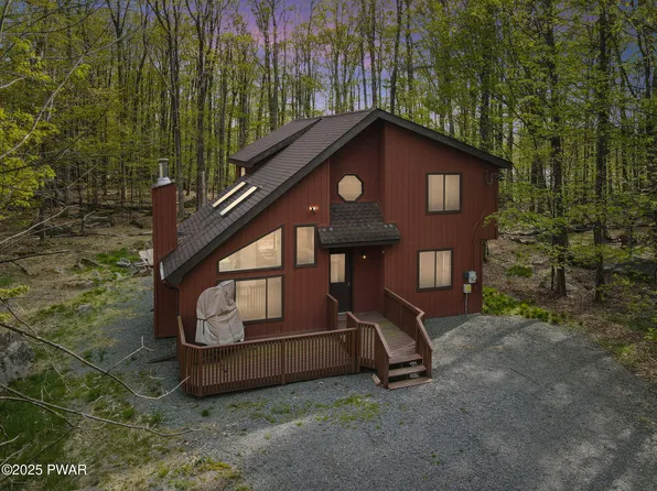 9 Roamingwood Rd, Lake Ariel, PA 18436