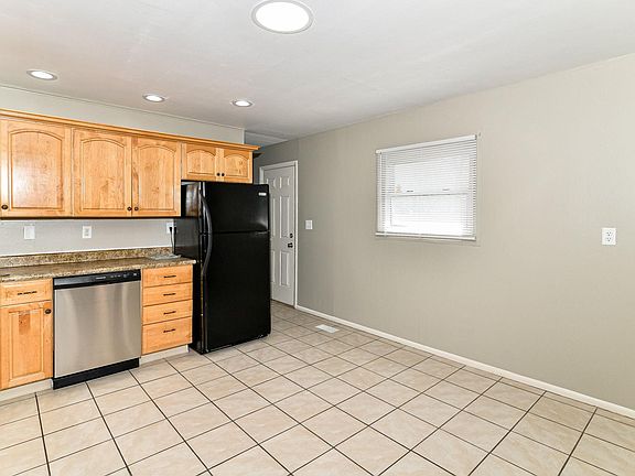 4th image of 9305 E 36th Pl