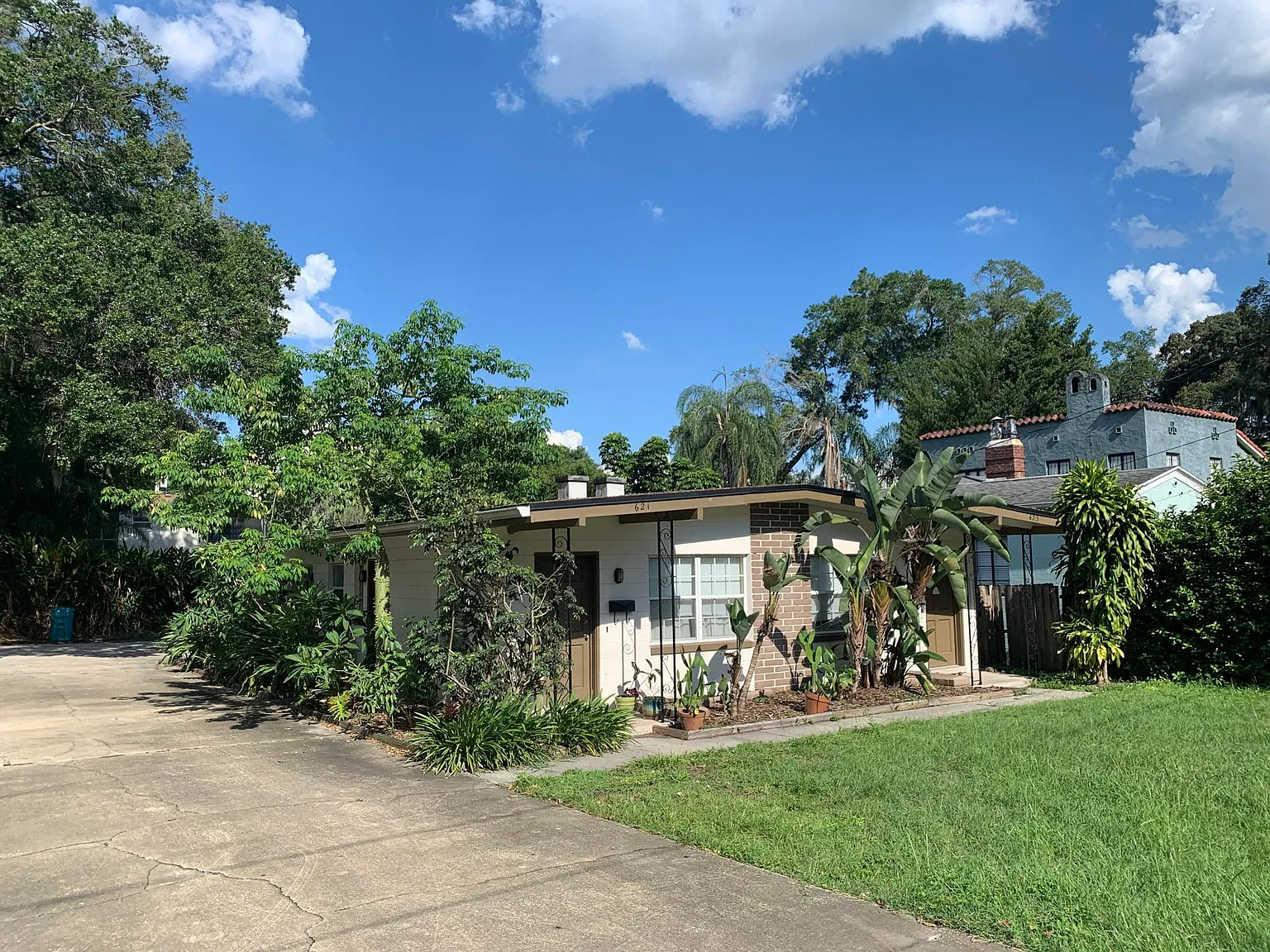 621 Bourne Pl — Photo 4
