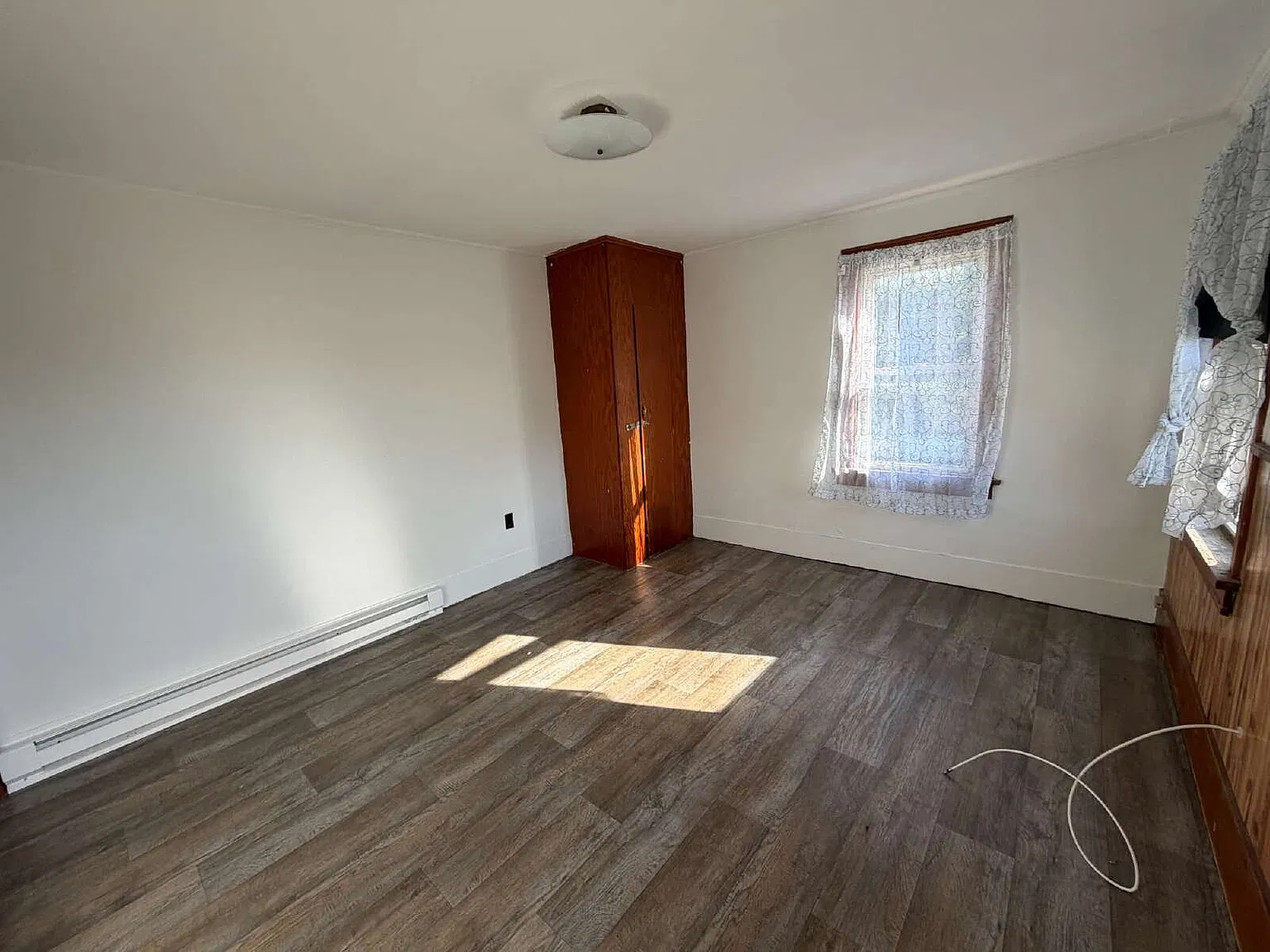 1 bed, 1.0 bath, $895 — Photo 2