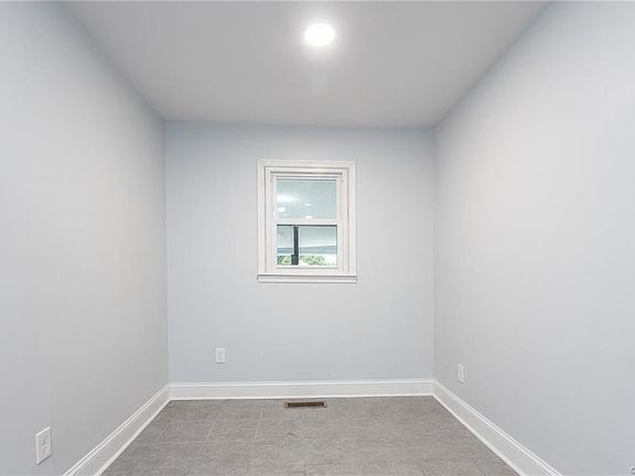 5th image of 23118 Port Dr