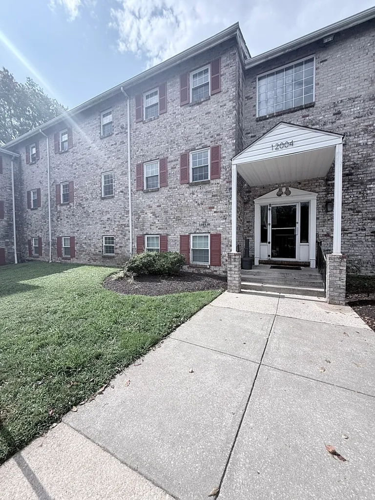 2 bed, 1.5 bath, 881 sqft, $1,695 — Photo 3