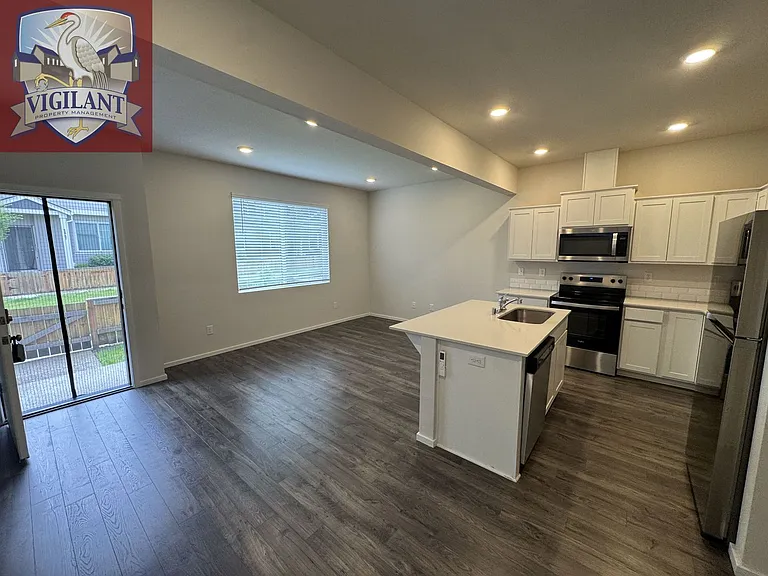 2642 NE 116th Pl — Photo 4